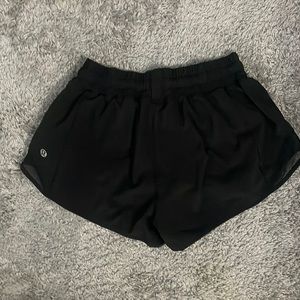 lululemon hotty hot low rise shorts